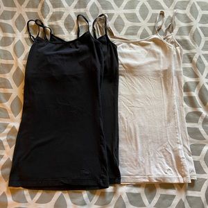 4 Pack- Black & White Aeropostale Cami’s